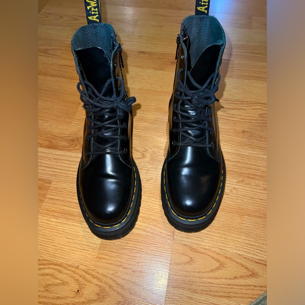 Dr Martens size 6 male size 7 woman like new